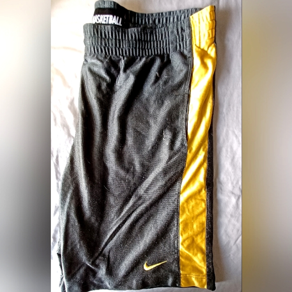 NIKE Basketball Gray and Yellow Shorts Men's Large Worn
